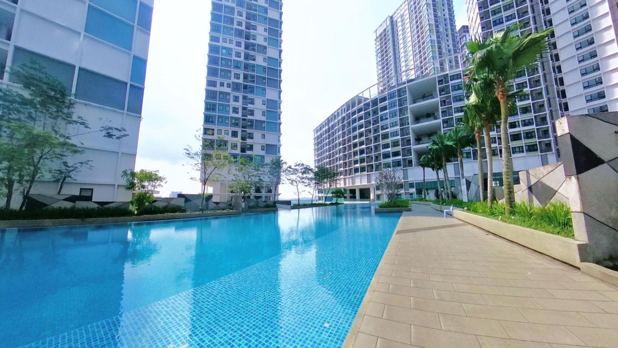 9Pax 2R2B Family Suite, I-City, I-Suite, Hyde, Beside Theme Park, Wifi 50-55" Smart Tv 샤알람 외부 사진